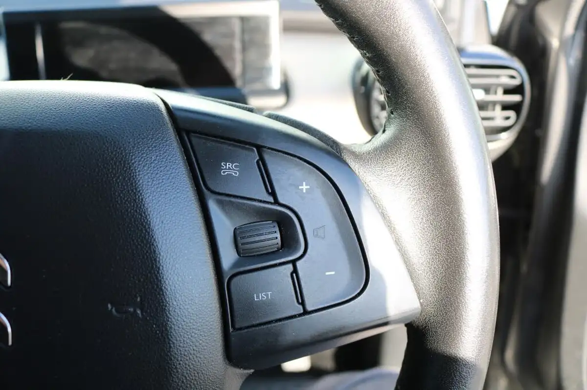2020-citroen-c4-cactus-12-puretech-flair-130ps-eat6-big-27