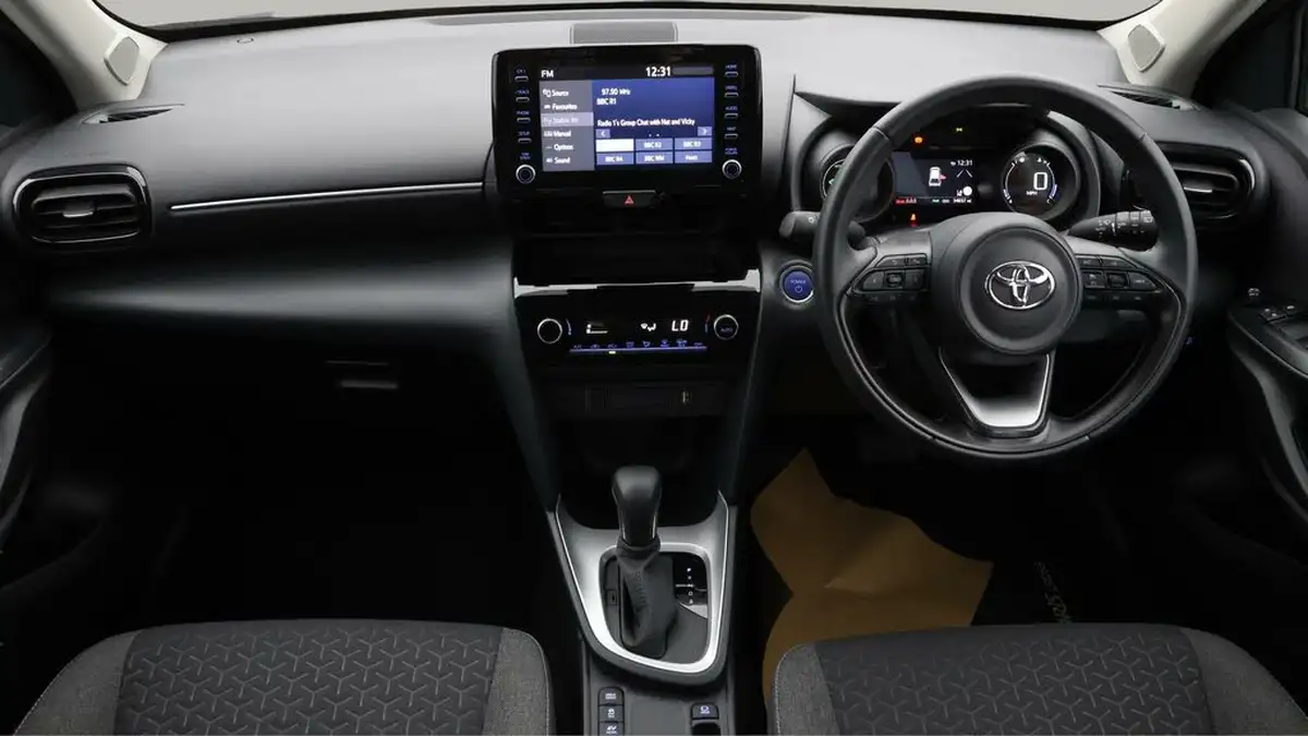 2023-toyota-yaris-cross-15-vvt-i-icon-big-13