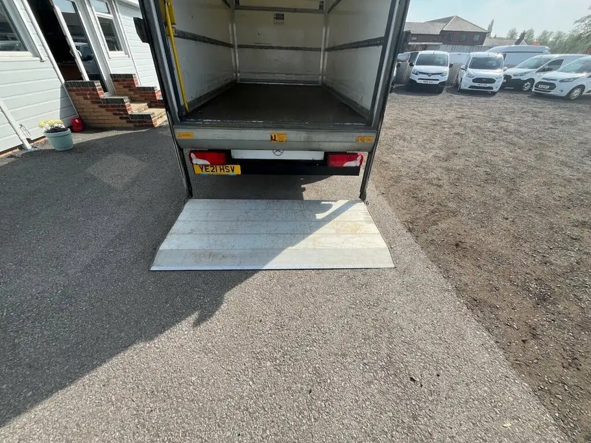 2021-mercedes-benz-sprinter-21cdi-314-l3h1-3-way-tipper-eco-gear-360-big-37
