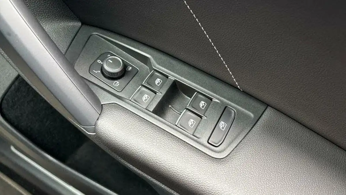 2023-volkswagen-tiguan-15-tsi-r-line-big-26