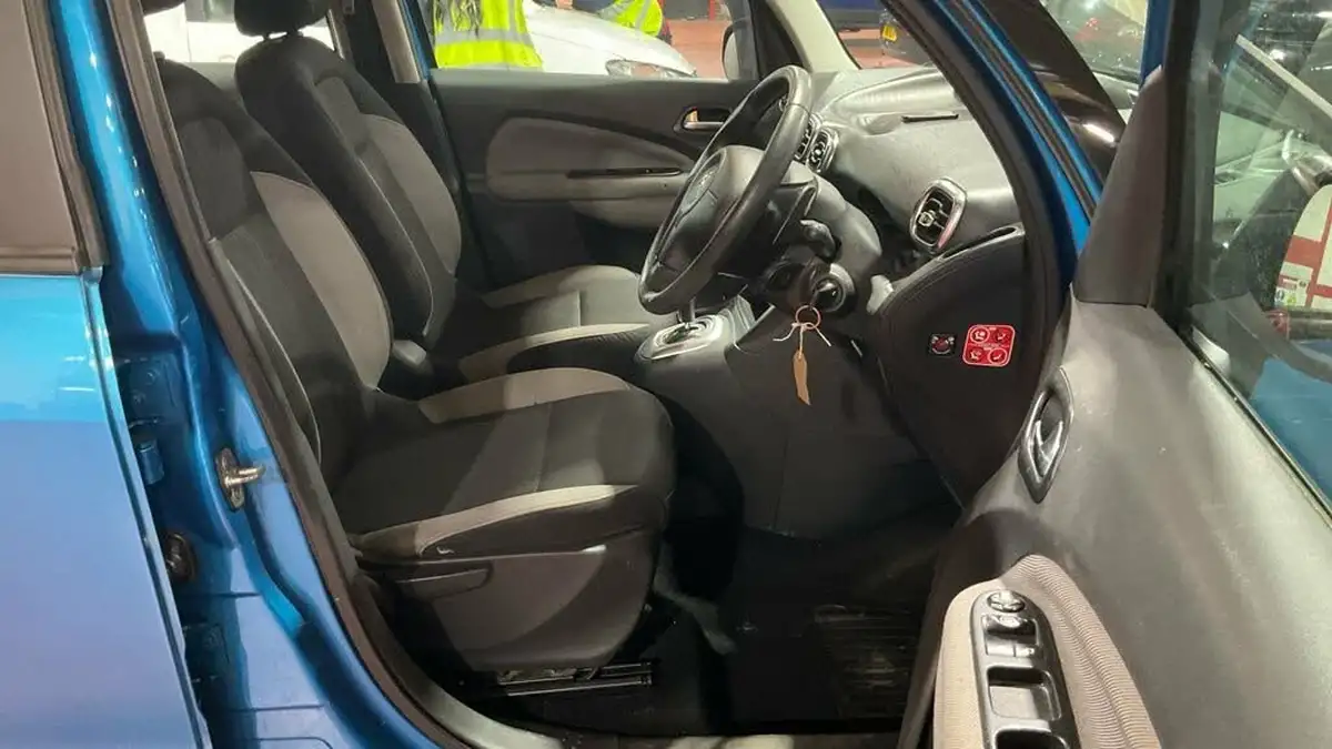 2013-citroen-c3-picasso-16-vtr-big-10