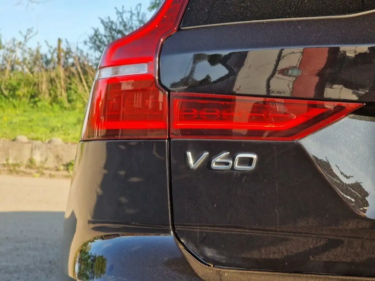 2020-volvo-v60-20-t4-r-design-plus-big-42