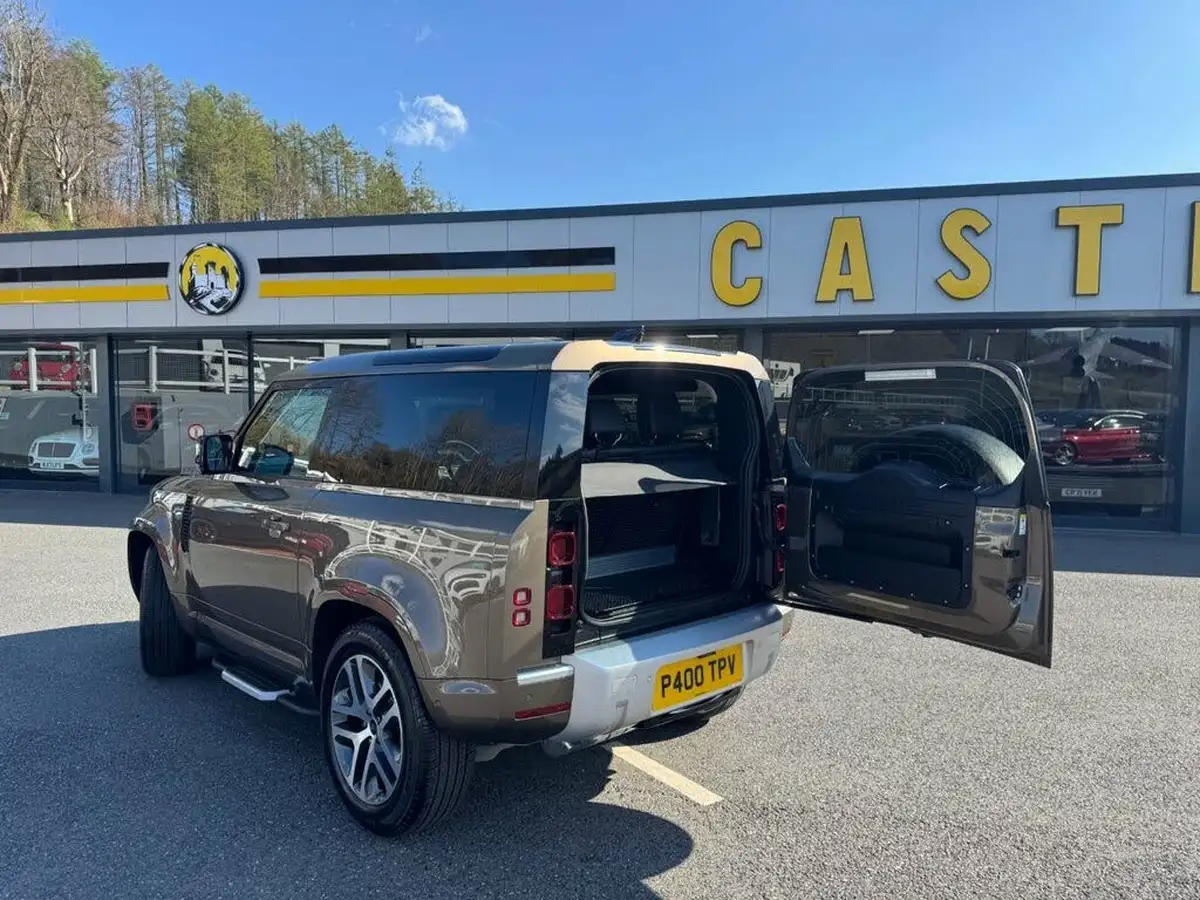 2022-land-rover-90-defender-30-p400-xs-edition-big-16