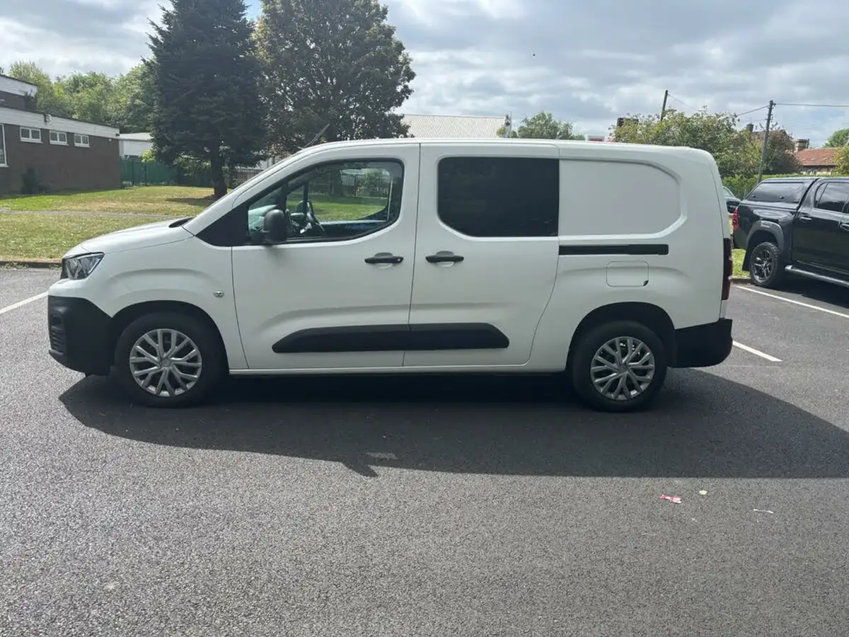 2021-peugeot-partner-15-bluehdi-950-professional-100ps-eu6dt-long-panel-big-3