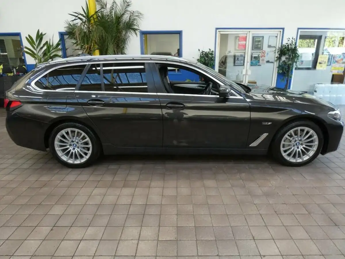 2022-bmw-5-series-20-530e-se-touring-5d-big-44