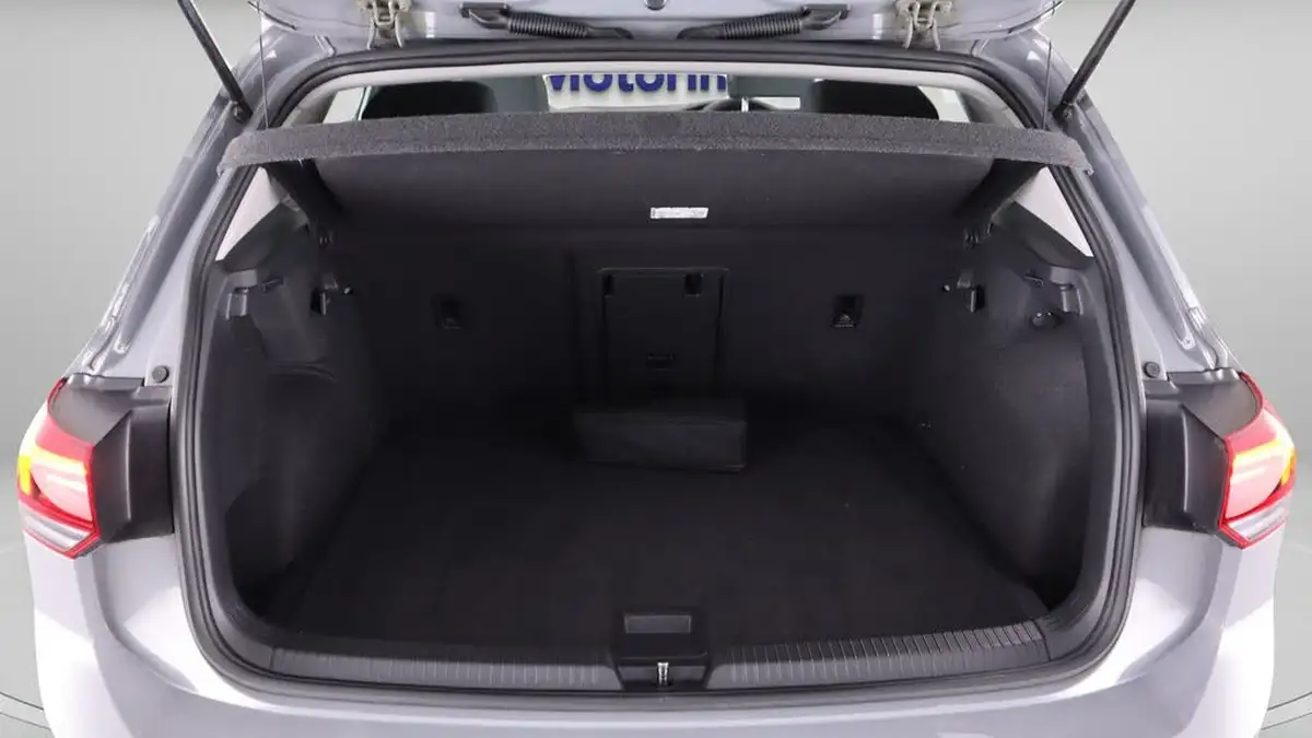 2021-volkswagen-golf-15-tsi-life-150ps-hatchback-big-17