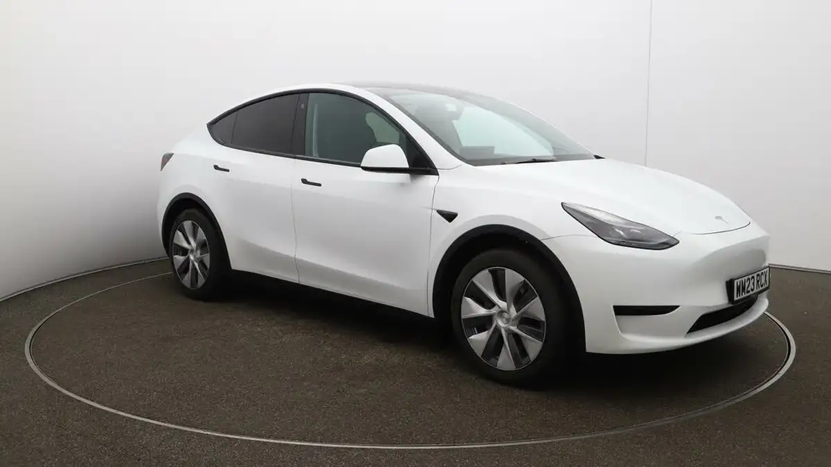 2023-tesla-model-y-e-rwd-big-42