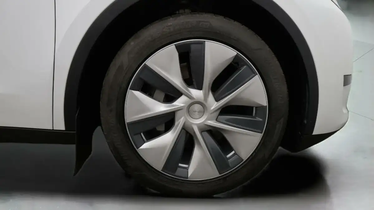 2023-tesla-model-y-e-rwd-big-18