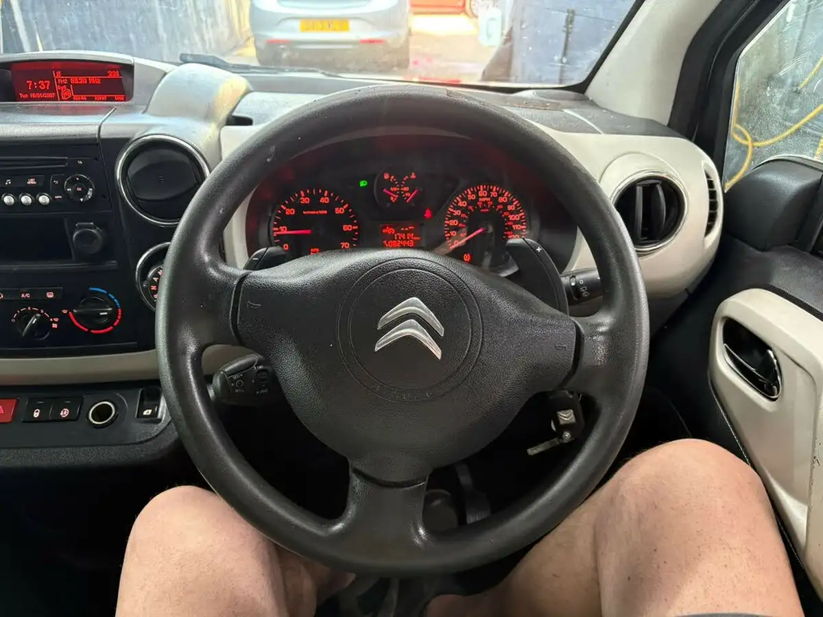 2014-citroen-berlingo-16hdi-xtr-90ps-airdream-egs6-big-23