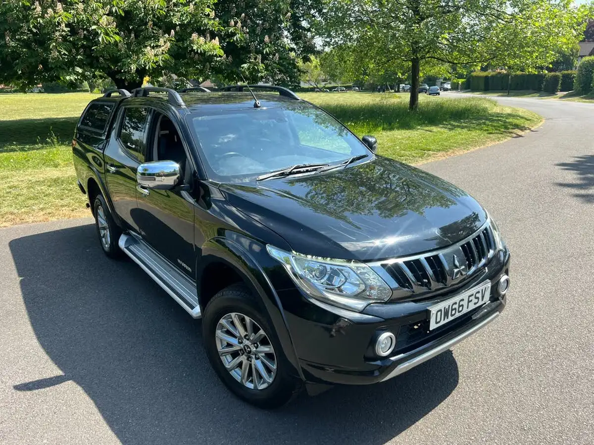 2017-mitsubishi-l200-24di-d-warrior-178bhp-eu6-auto-big-1