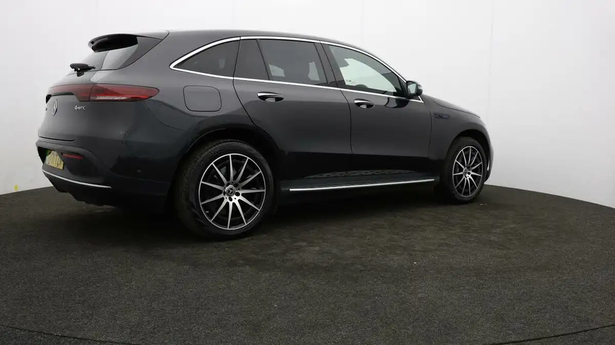 2022-mercedes-benz-eqc-e-eqc-400-amg-line-big-25