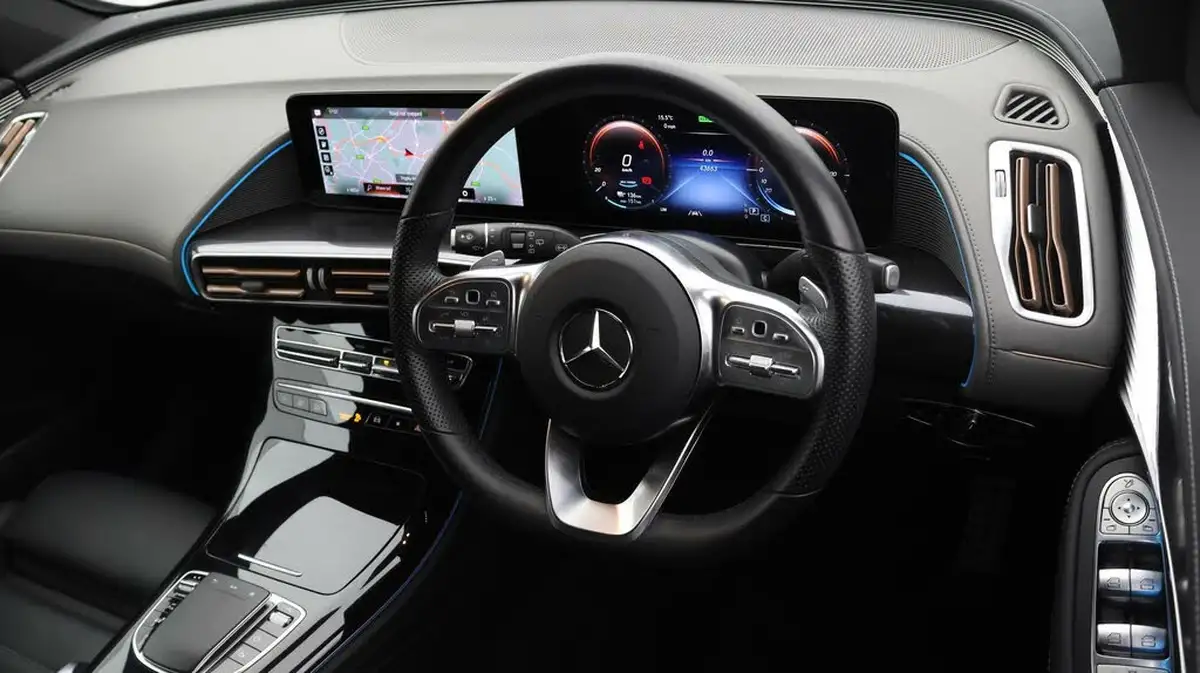 2022-mercedes-benz-eqc-e-eqc-400-amg-line-big-8