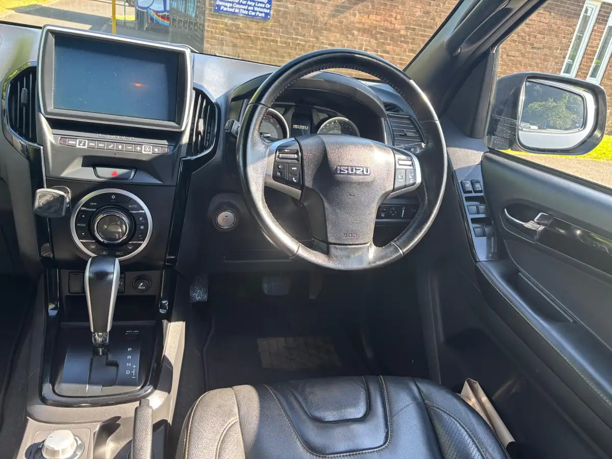 2019-isuzu-d-max-19td-blade-auto-big-8
