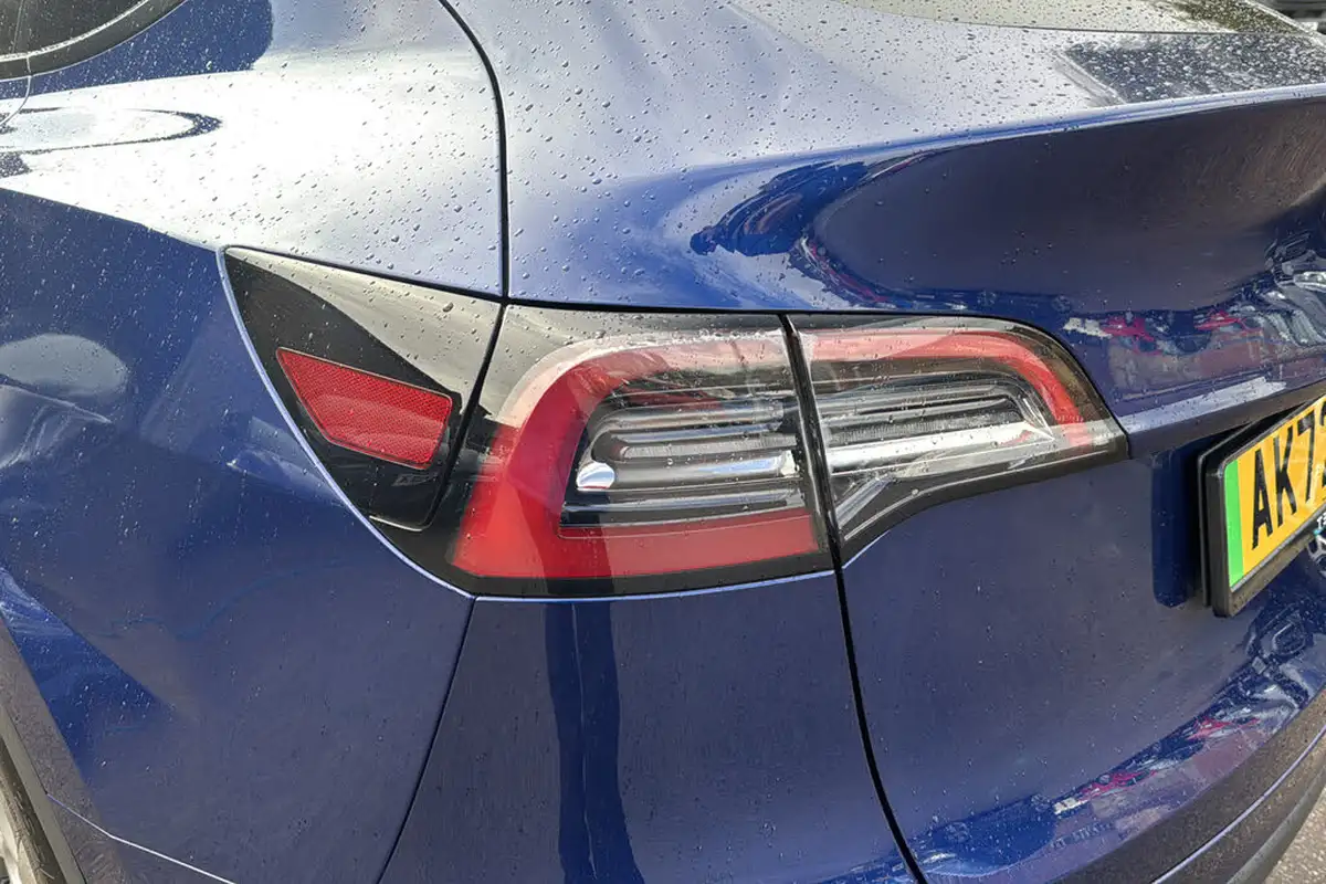 2022-tesla-model-y-e-long-range-big-29