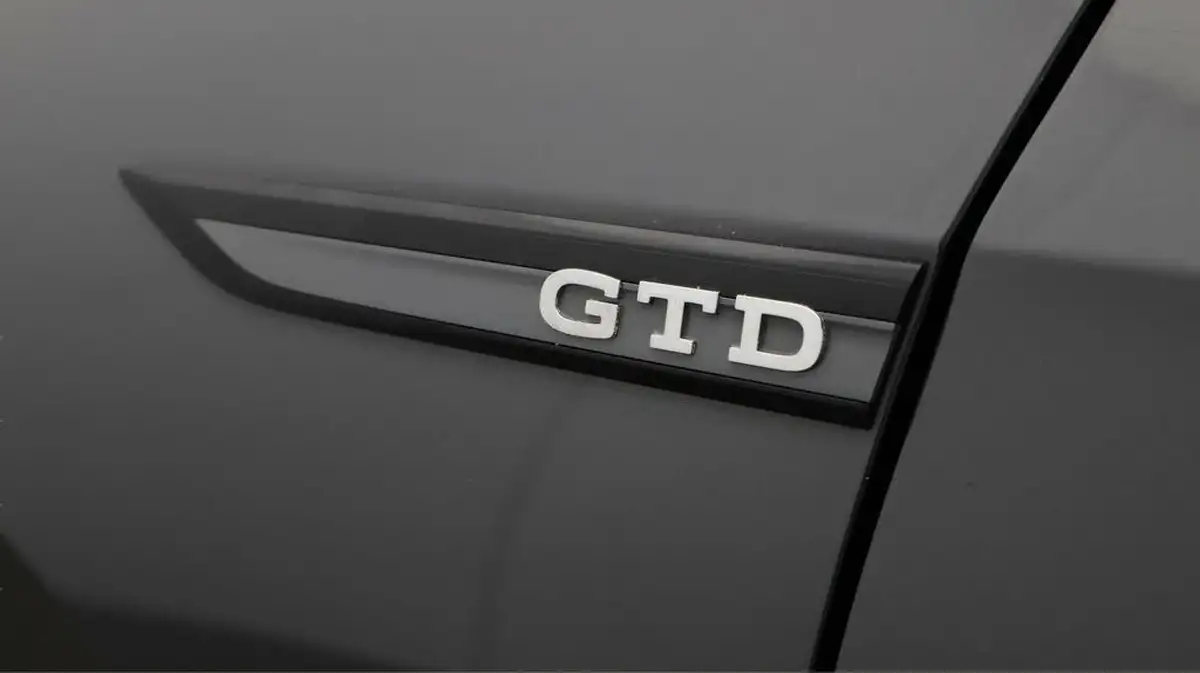 2022-volkswagen-golf-20tdi-gtd-big-21