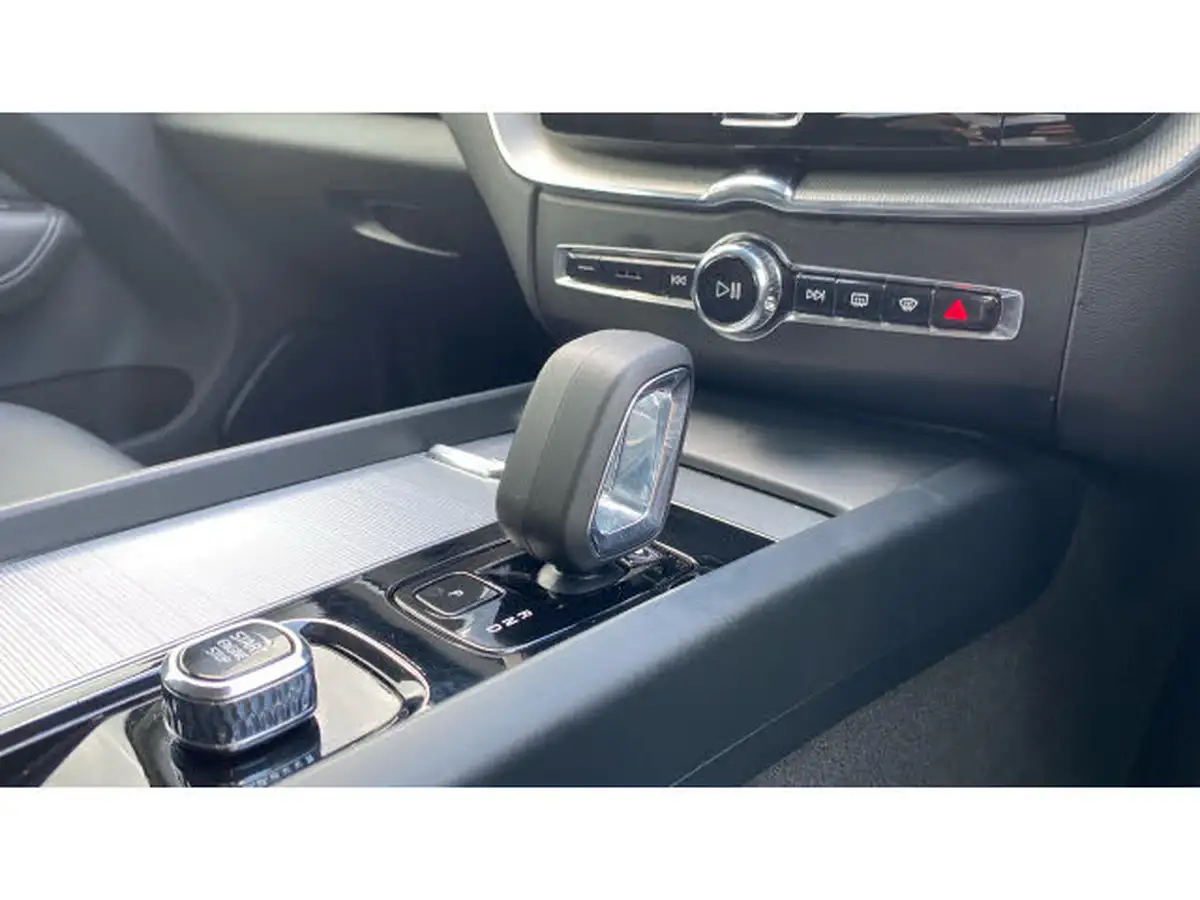 2024-volvo-xc60-20td-b4-plus-big-13
