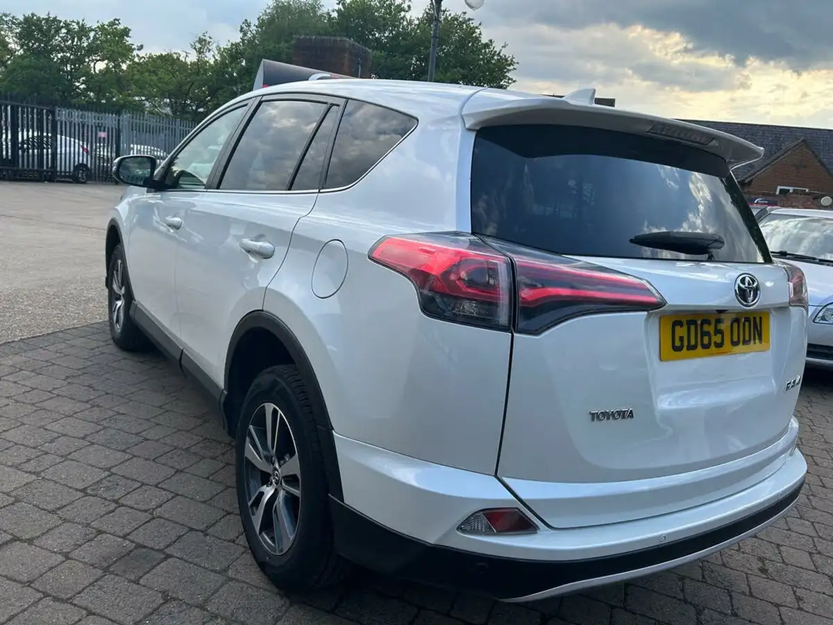 2015-toyota-rav4-20d-4d-business-edition-big-4