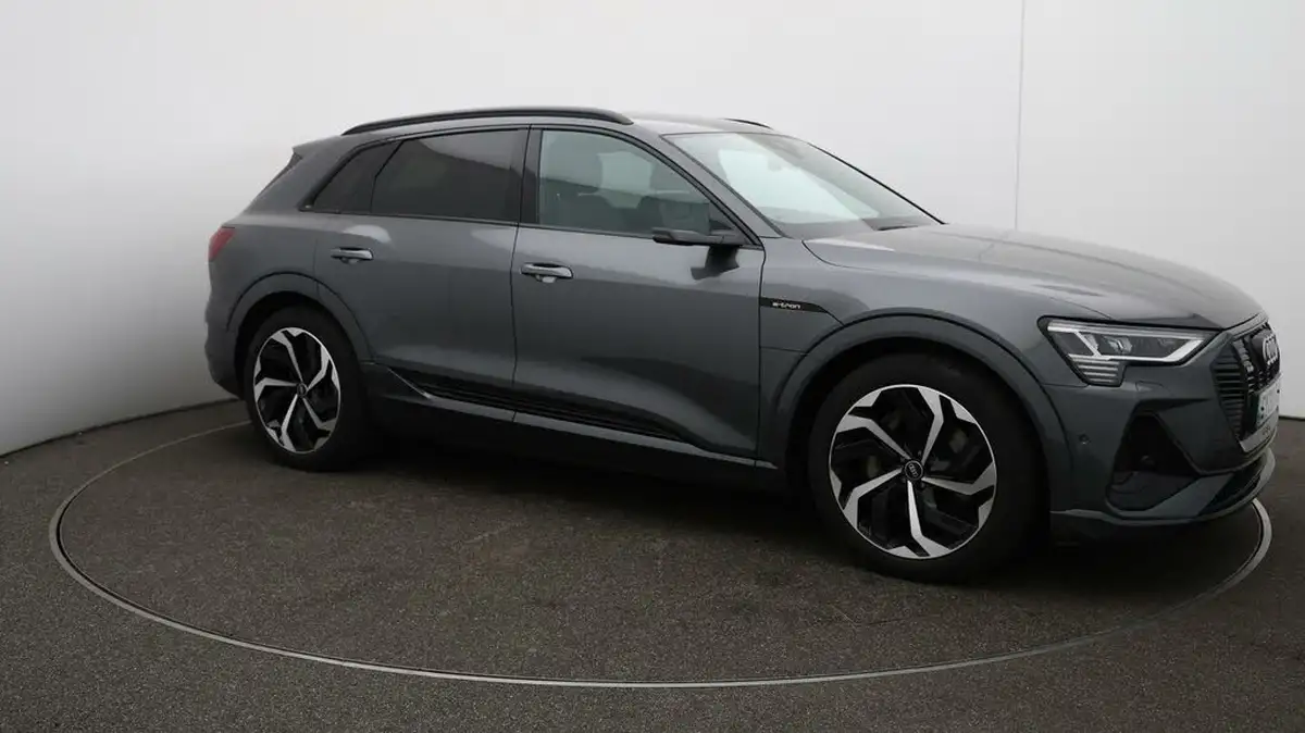 2022-audi-e-tron-50e-black-edition-station-wagon-big-45