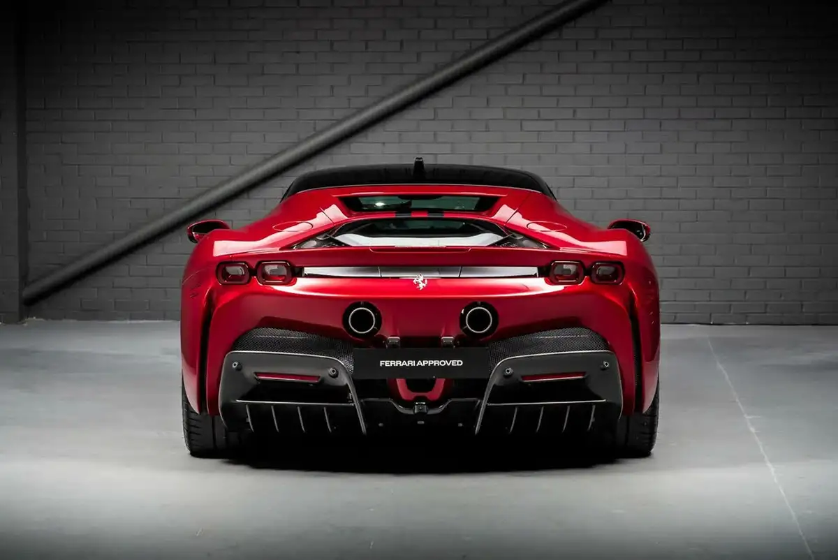 2021-ferrari-sf90-stradale-big-7
