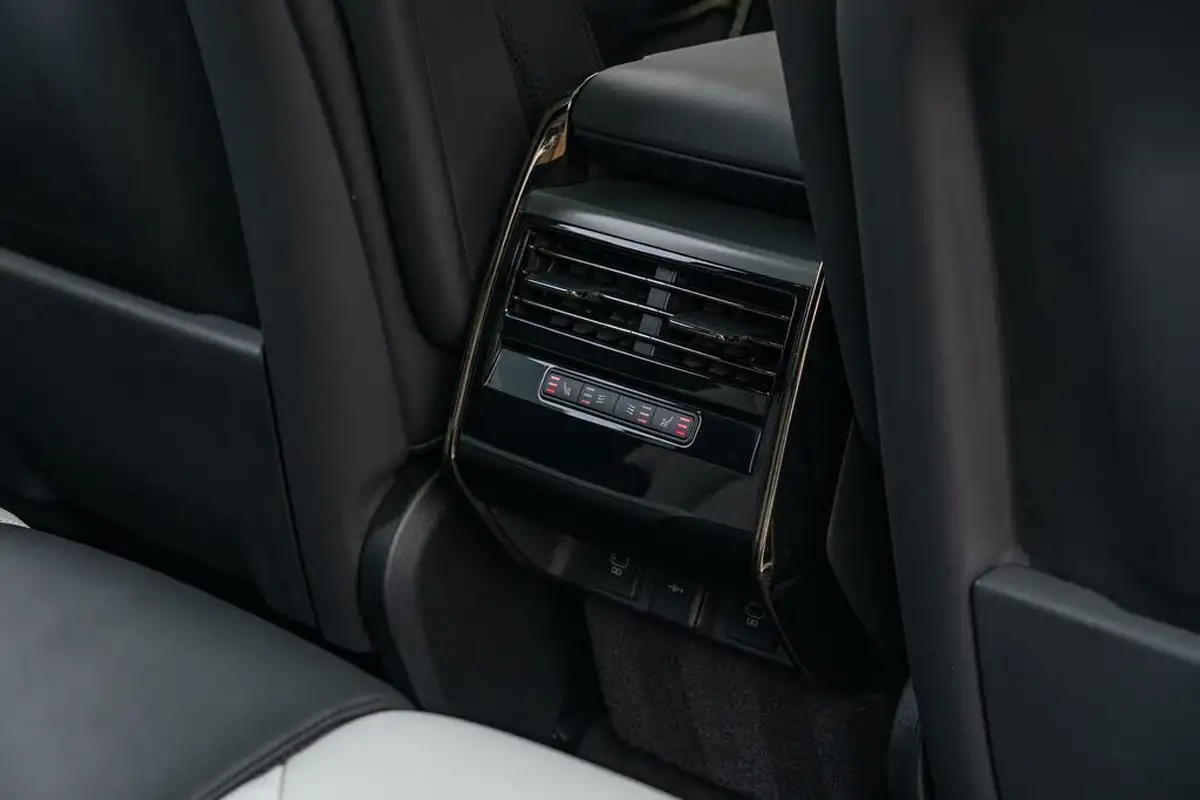 2023-land-rover-range-rover-sport-30-d300-dynamic-se-big-39