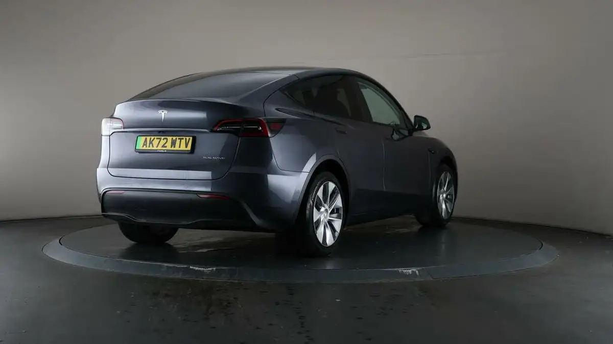 2022-tesla-model-y-e-long-range-big-67