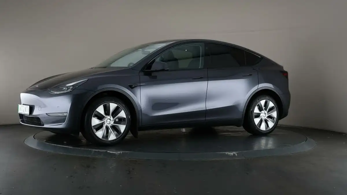 2022-tesla-model-y-e-long-range-big-39