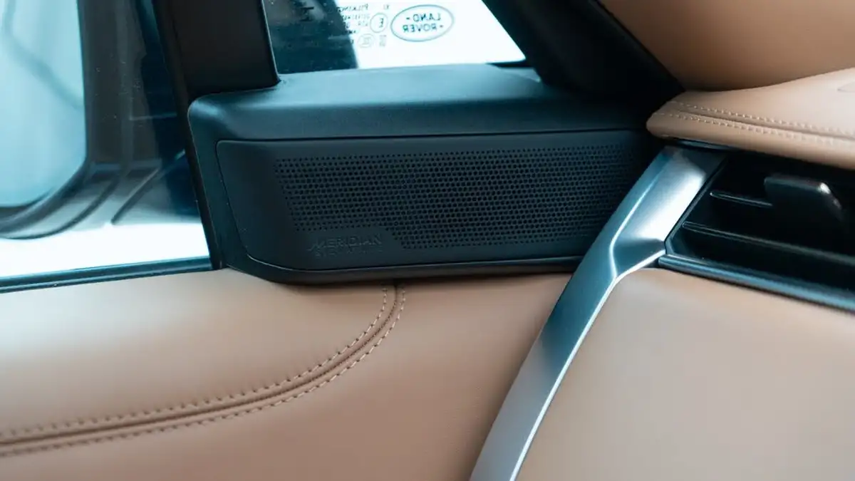 2023-land-rover-range-rover-30-p550e-sv-big-34