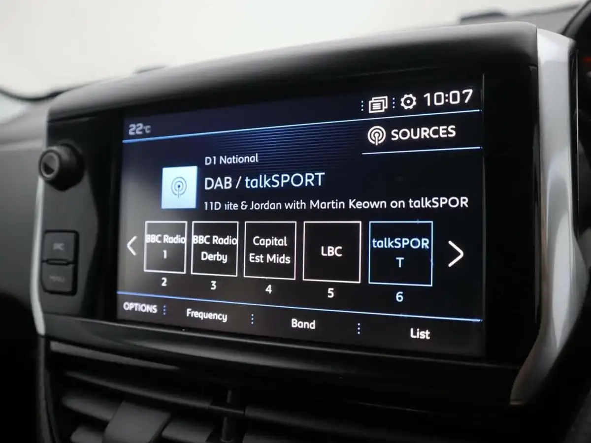 2019-peugeot-208-12-puretech-tech-edition-82bhp-big-20