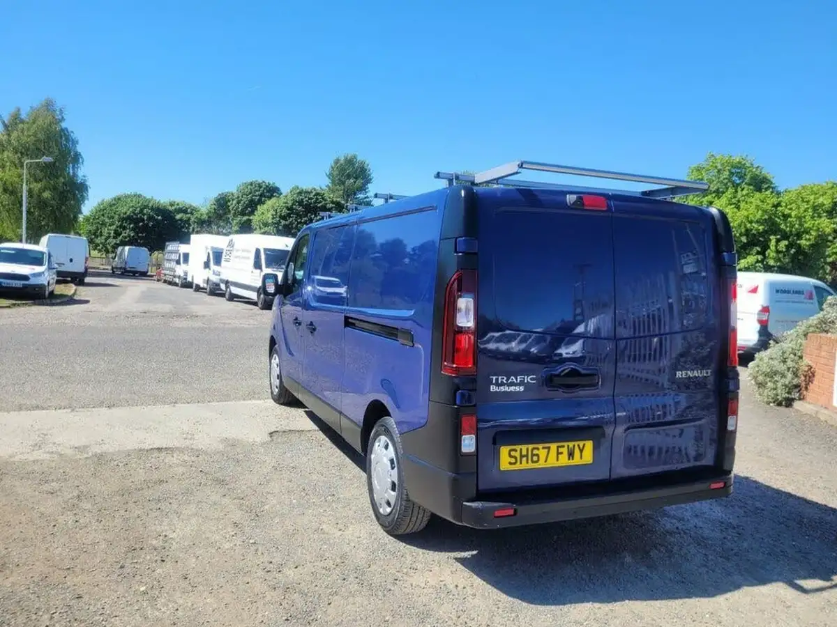 2017-renault-trafic-16dci-ll29-95-business-95-e6-crew-van-big-7