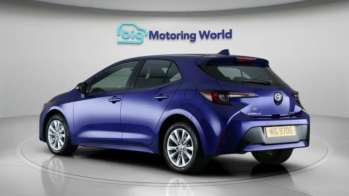 2023-toyota-corolla-18-vvt-i-icon-138bhp-hatchback-5d-big-5
