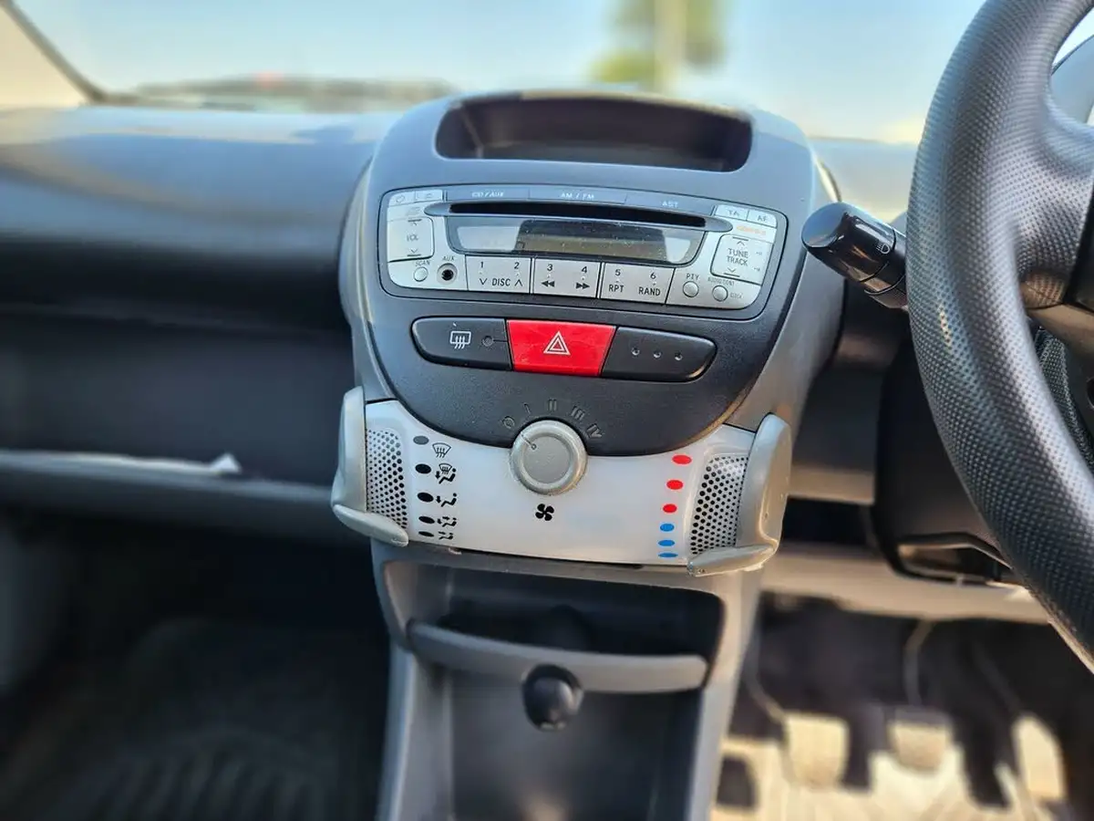 2009-citroen-c1-10-vt-3d-big-10