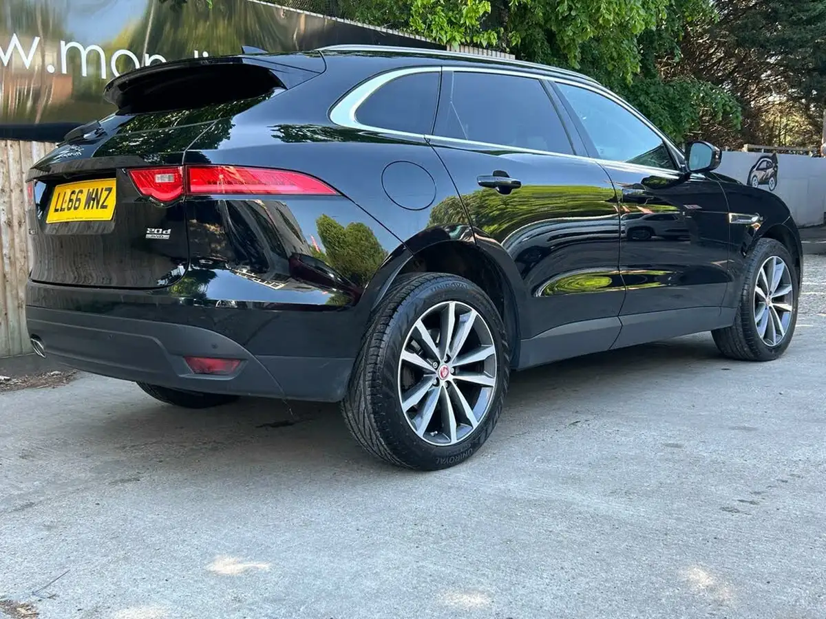 2016-jaguar-f-pace-20-i4d-portfolio-awd-auto-big-17