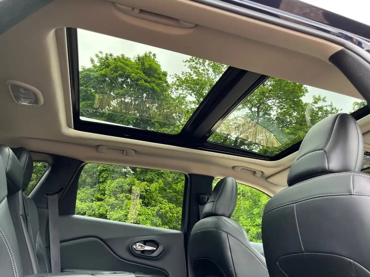2017-jeep-cherokee-22multijet-ii-limited-ss-big-17