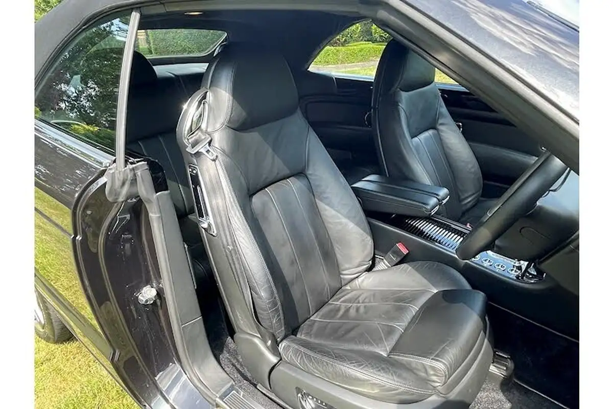 2006-bentley-azure-68-big-17
