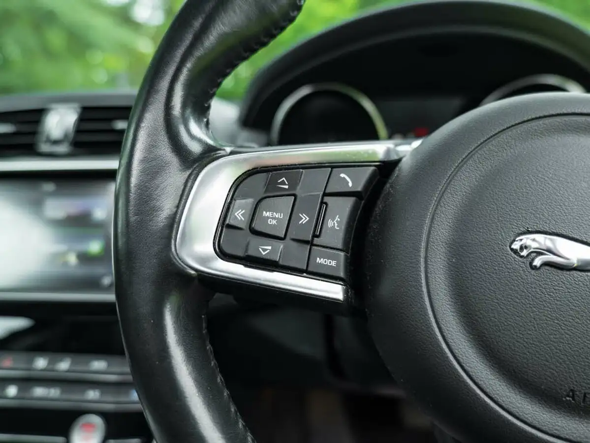 2017-jaguar-xe-20d-portfolio-180ps-awd-ss-1999cc-auto-big-31