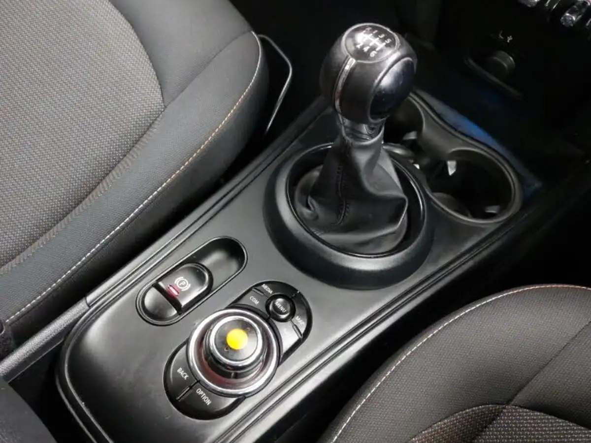 2019-mini-countryman-15-cooper-classic-big-11