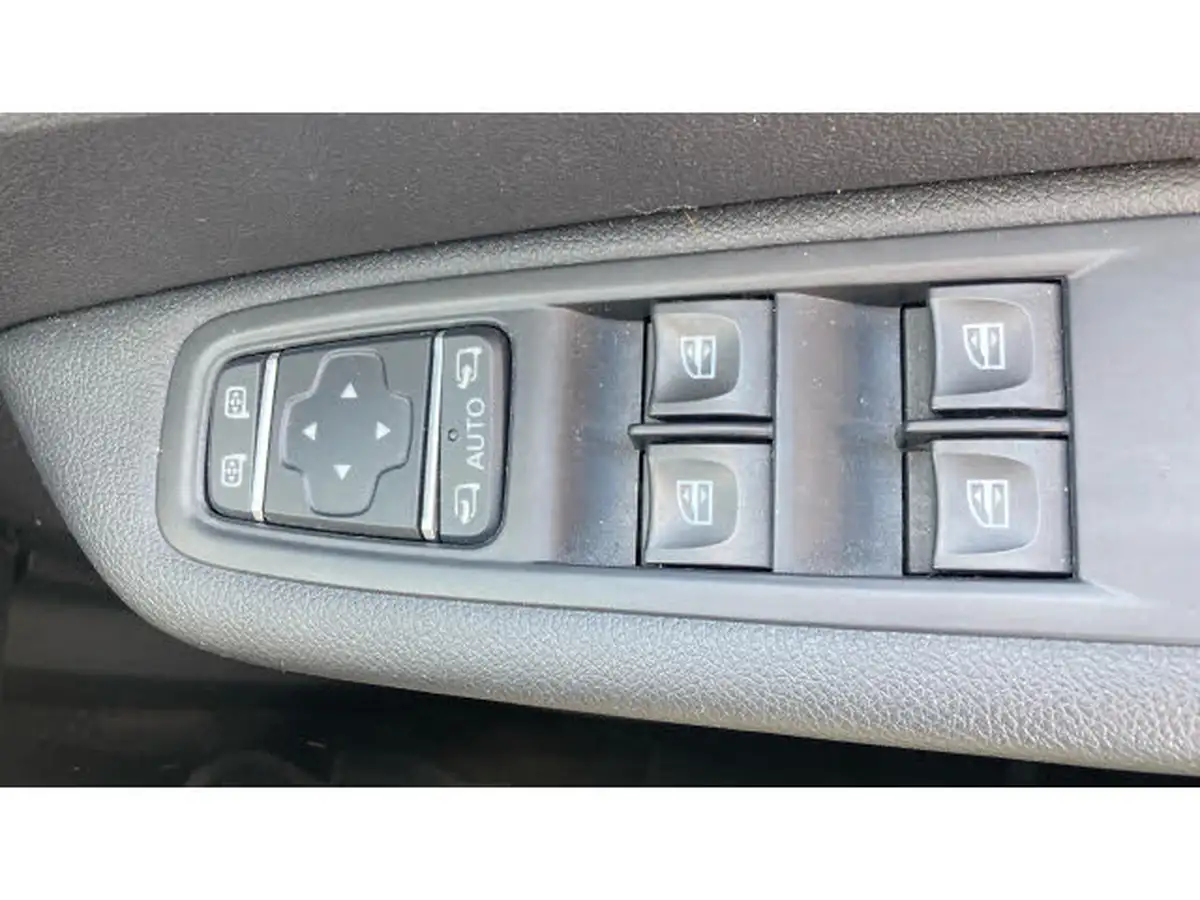 2019-renault-captur-09-tce-iconic-big-24