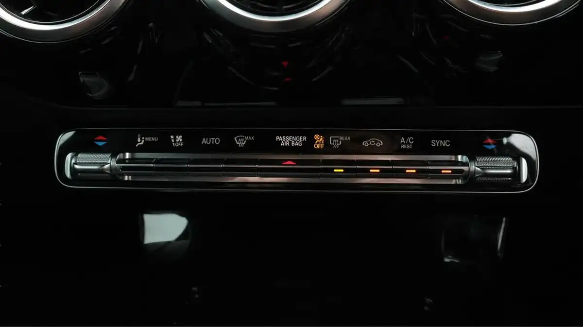2020-mercedes-benz-cla-13-cla-200-amg-line-coupe-4d-7g-dct-big-12