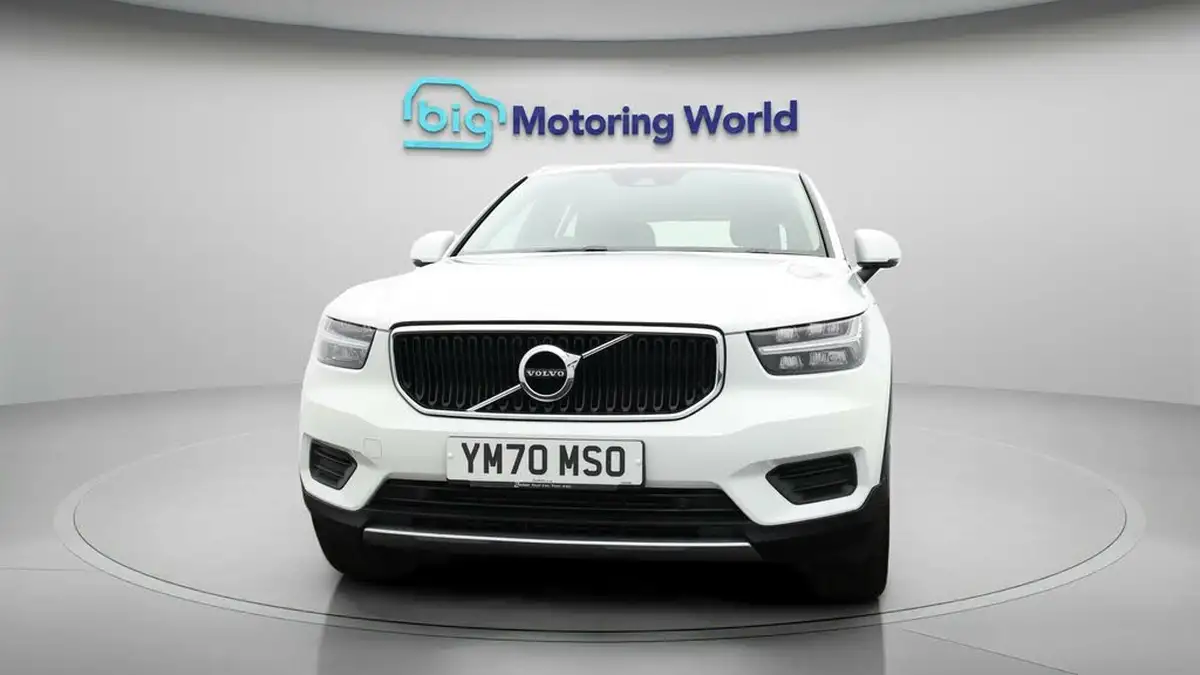 2020-volvo-xc40-20td-d3-momentum-geartronic-big-1