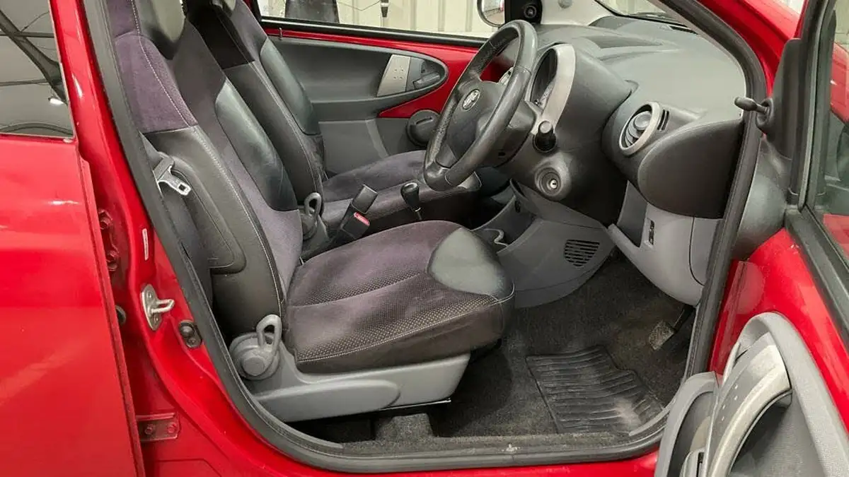 2011-toyota-aygo-10-aygo-ice-5d-multimode-big-12