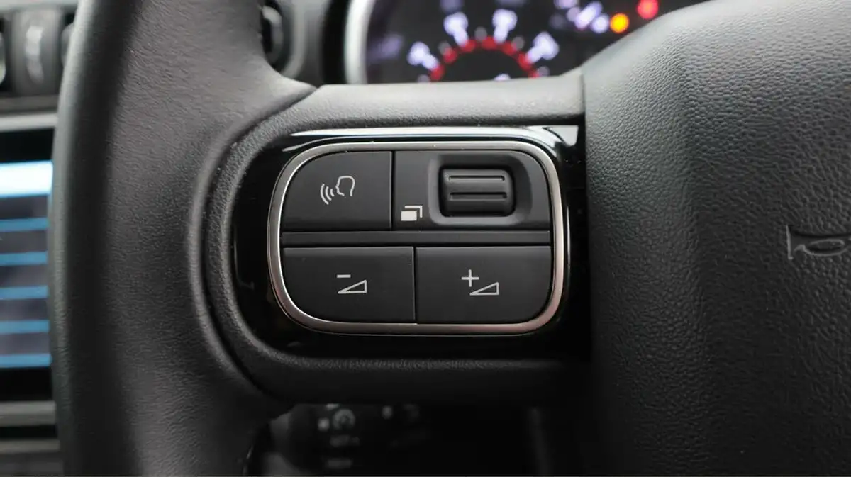 2023-citroen-c3-12-puretech-shine-plus-110ps-ss-eat6-big-24