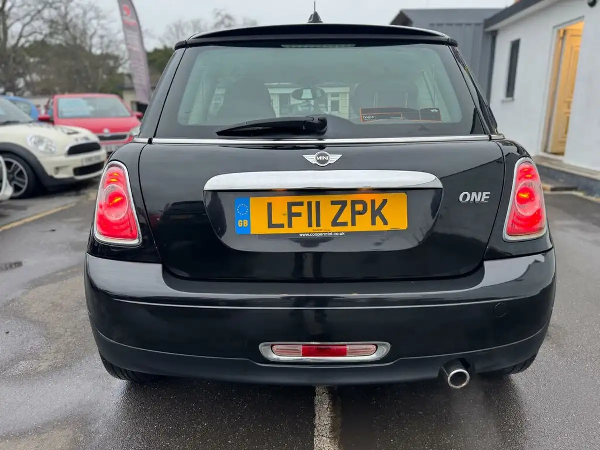 2011-mini-cooper-16-one-98bhp-hatchback-3d-big-20