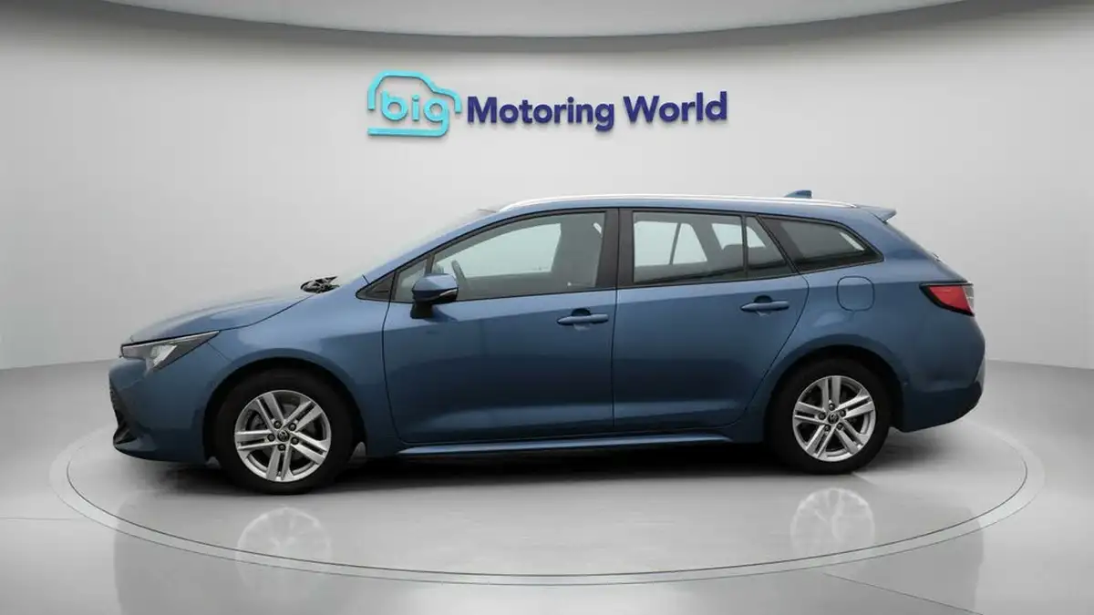 2022-toyota-corolla-18-vvt-i-icon-tech-spare-wheel-touring-sports-5d-big-4