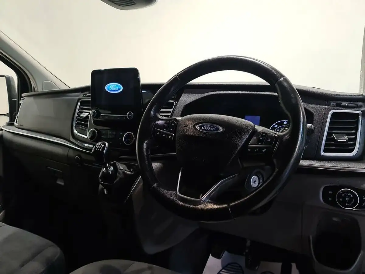2018-ford-tourneo-custom-20tdci-310-l2-titanium-130ps-big-16