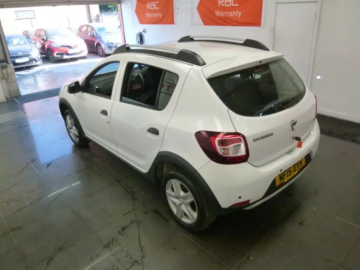 2015-dacia-sandero-stepway-09-laureate-big-8