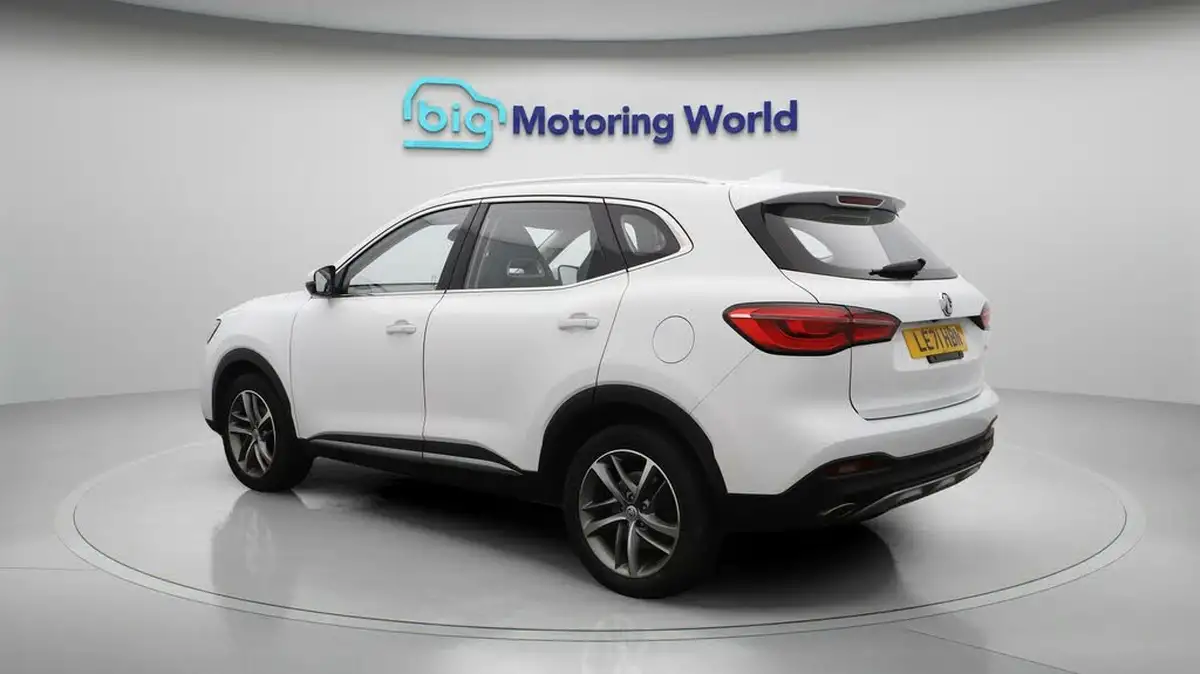 2022-mg-hs-15t-gdi-exclusive-162ps-big-5