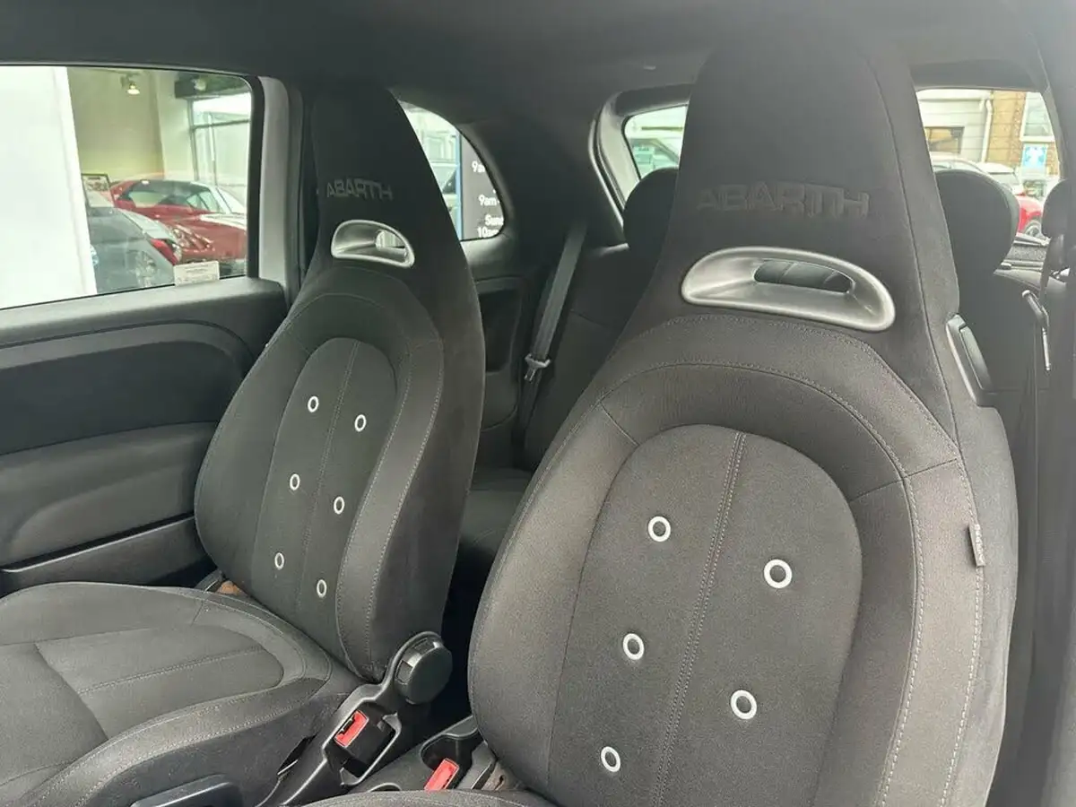 2019-abarth-595-14-tjet-big-15