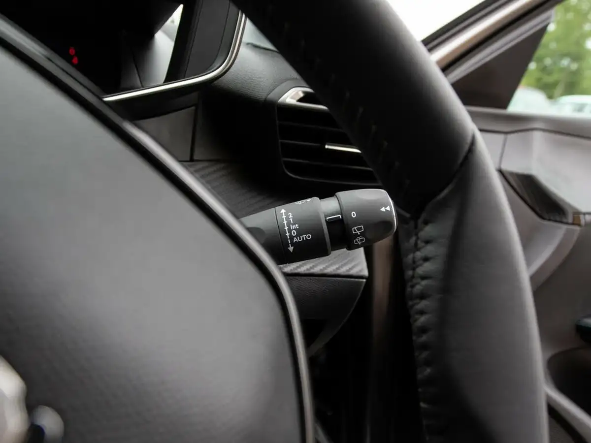 2021-peugeot-208-12-puretech-allure-premium-100bhp-big-17