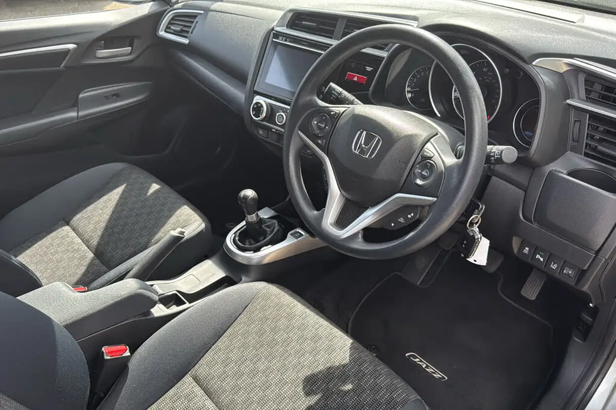 2016-honda-jazz-13-i-vtec-se-big-9