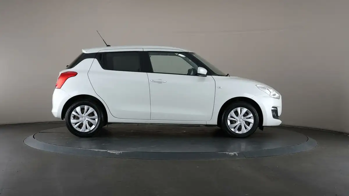2019-suzuki-swift-12-dualjet-attitude-big-58